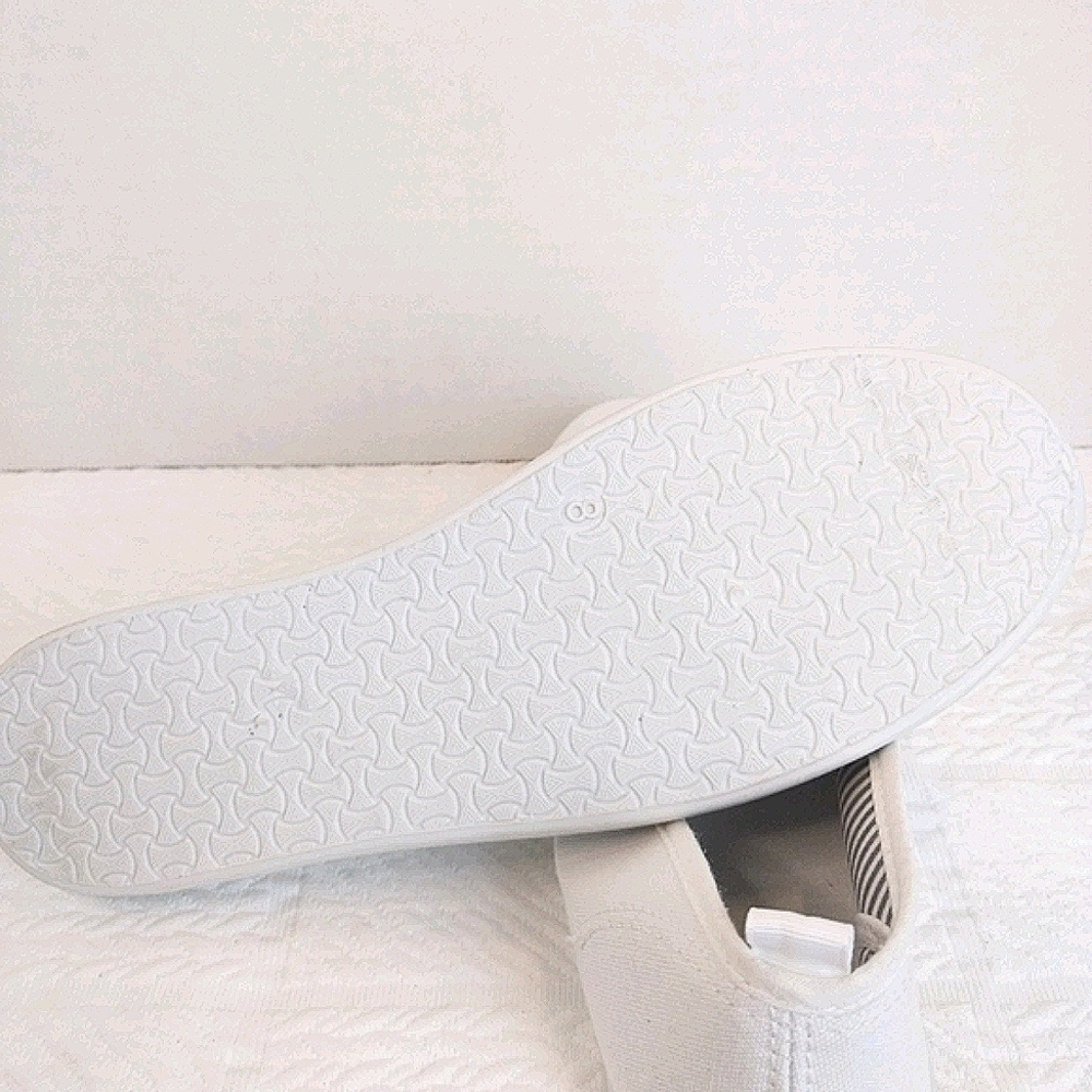 White Canvas Slip-on Shoes - Picture 9 of 9